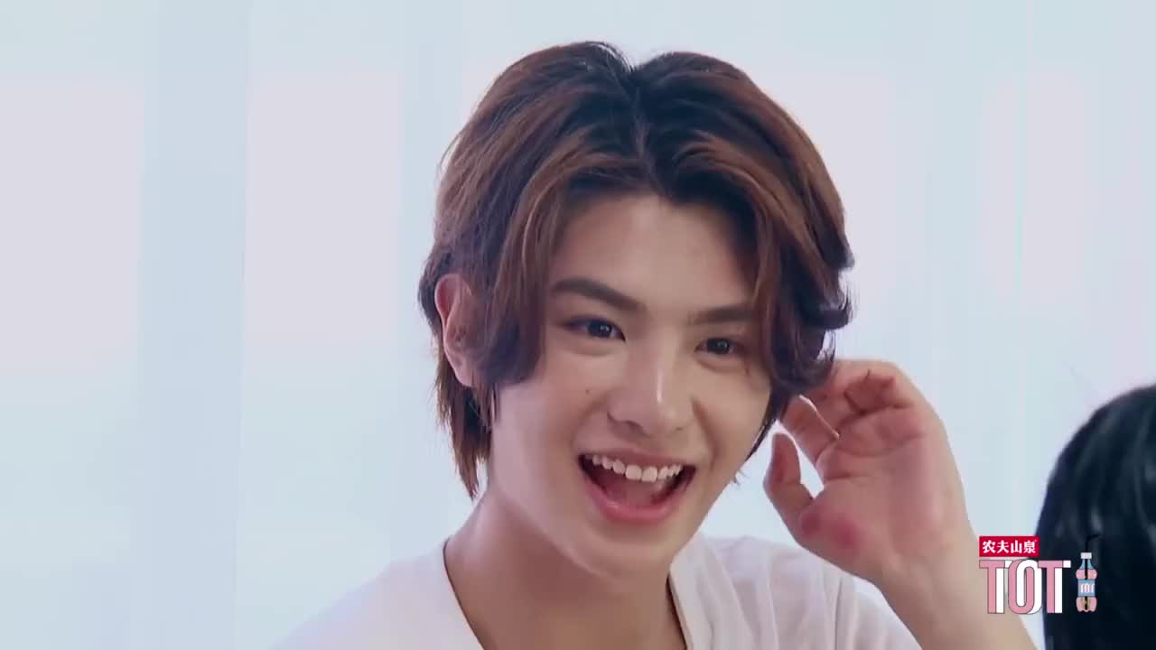 韩东君:小兔崽子,我干死你! 黄明昊:干死我?