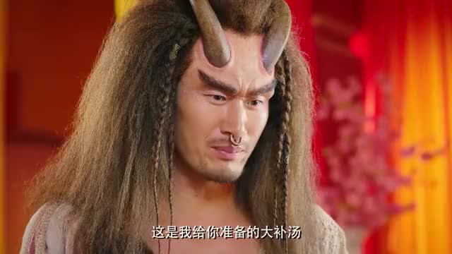 紫霞跟牛魔王要月光宝盒,他怀疑紫霞目的,用灿烂的笑容迷惑他