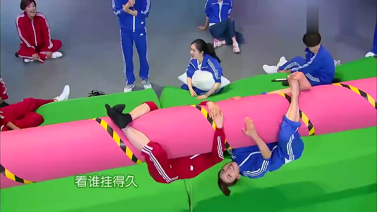 枕头大战郑爽pk陈意涵,一动手画风就变了,谢娜在一旁都看呆了
