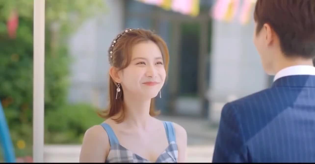 《99分女朋友》:孟茴生日会上,魏蕾学阿桃的方式,去撩隋岸