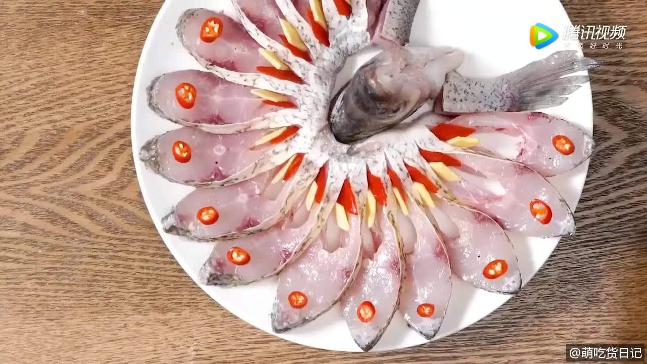 蝶澈宫主用幻蝶琴弹奏,彩蝶纷飞,终于唤醒了沉睡的爱人