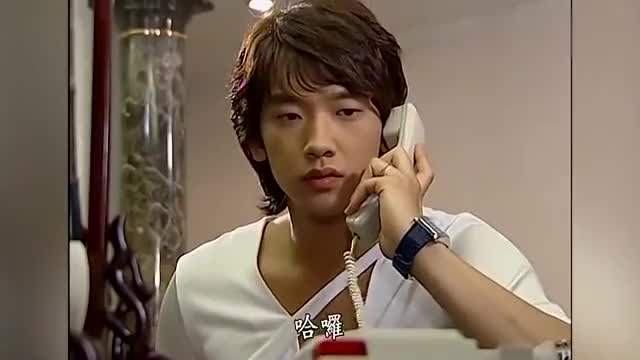 浪漫满屋四人一起吃饭李英宰在餐桌下踢智恩提醒智恩快说