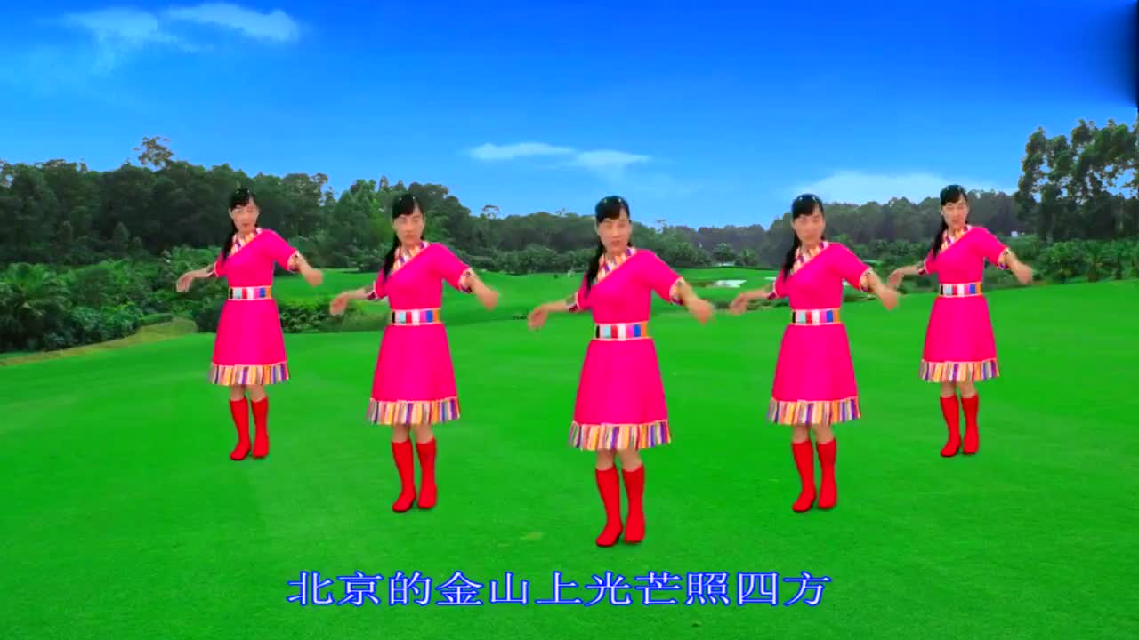 广场舞《北京的金山上》熟悉的旋律背面演绎也精彩