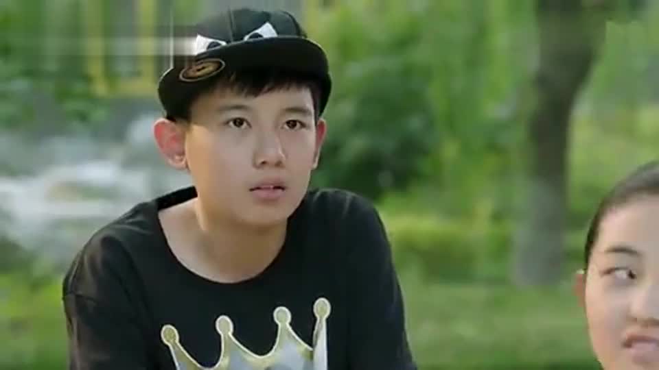 小宇打的这段架子鼓真是太帅了,为上美国高中也是拼了