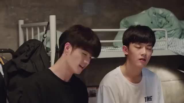 亲爱的:高冷男神韩商言刚查完寝,戴风与沈哲等人就起来研究了