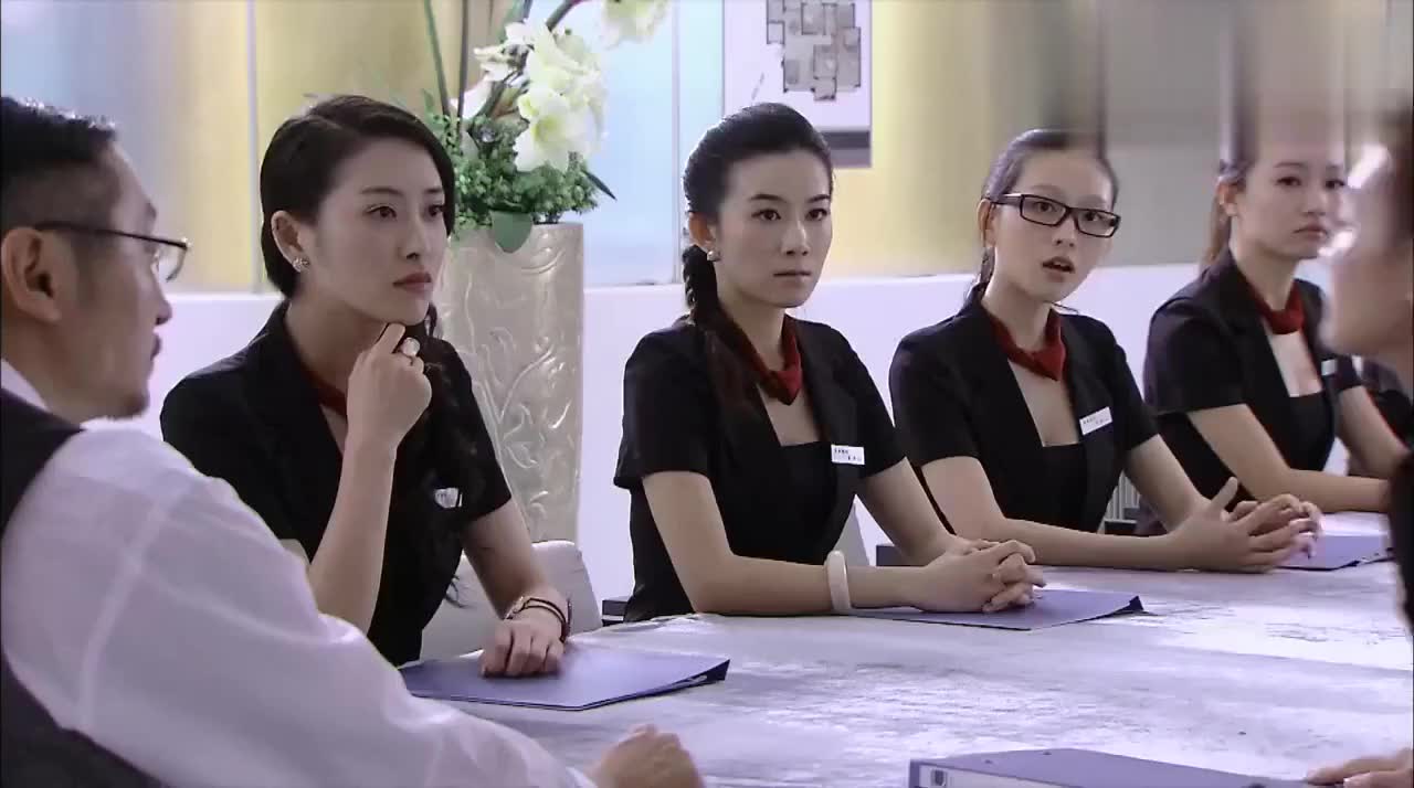 温柔的诱惑:这样售楼小姐也是没谁了, 为卖房子啥事也干得出来