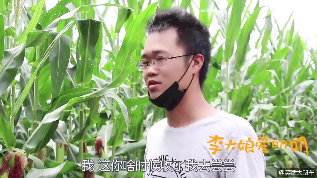孩奴:项雨霏开始学化妆,却把自己画的跟叫花子一样,太搞笑了!