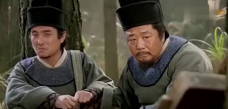 《新水浒传》 衙役押解林冲经过野猪林, 邪恶的念头来了