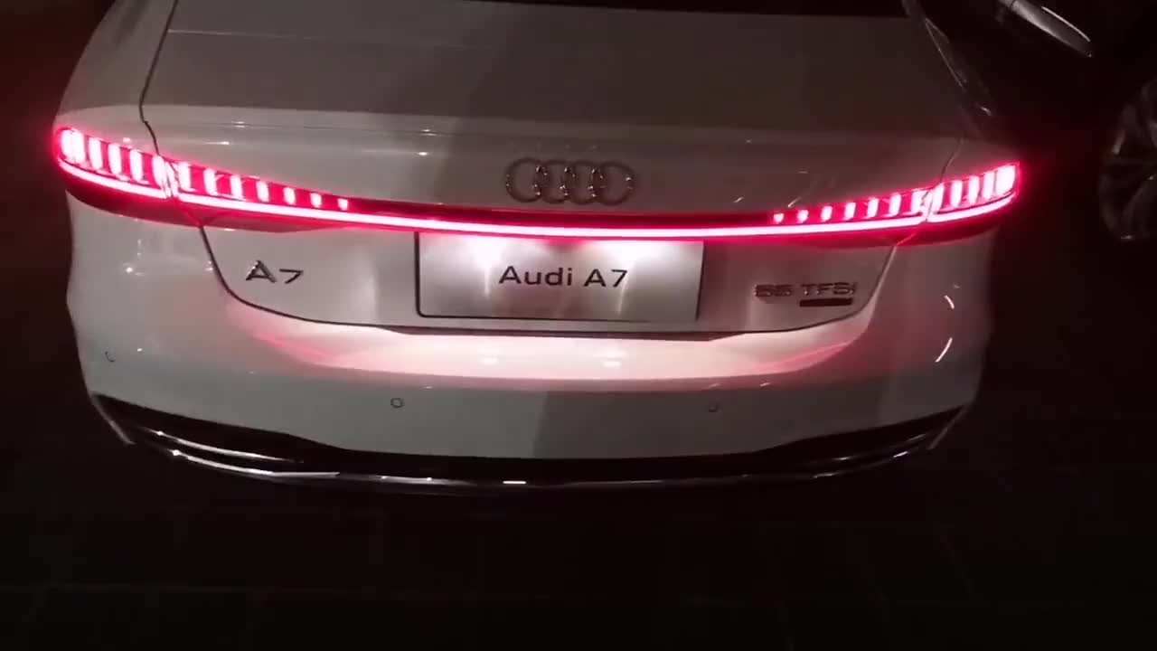 奥迪a7的尾灯