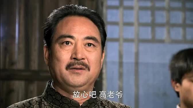 后妈精心准备好大补汤,谁知耀宗眼里全是秋菊,要和她一起喝汤