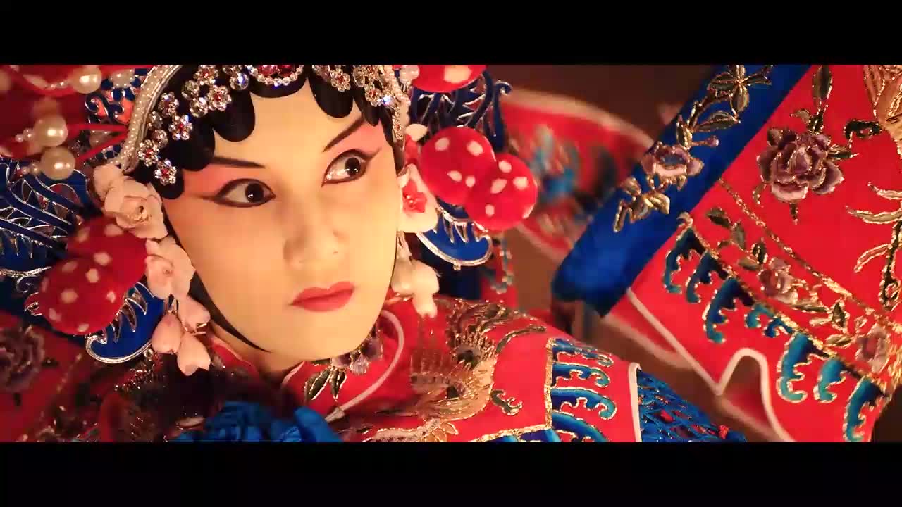 大上海:汉奸占了发哥女人,还听袁泉唱戏,接下来一幕太解气!