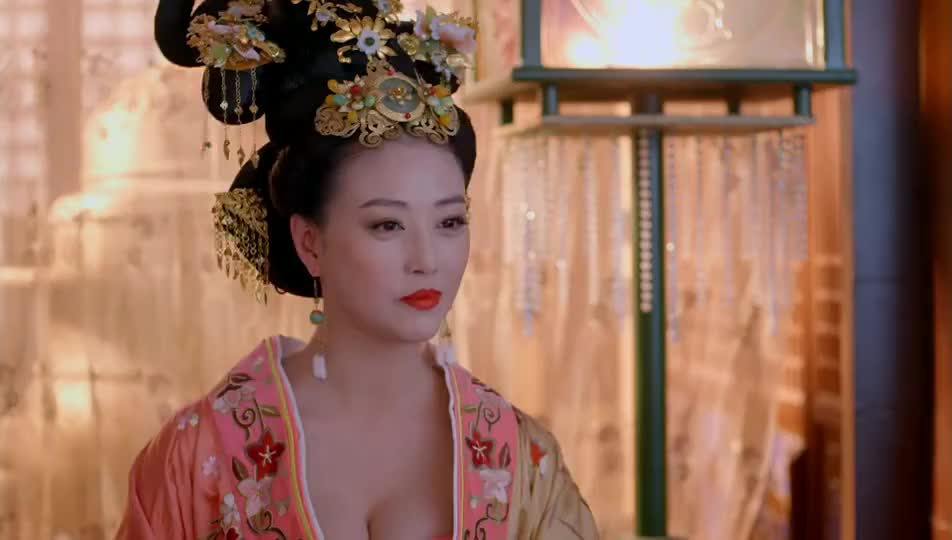 东瀛派来了一个棋手,想跟大唐决一高下,而淑妃想找女棋手赢他