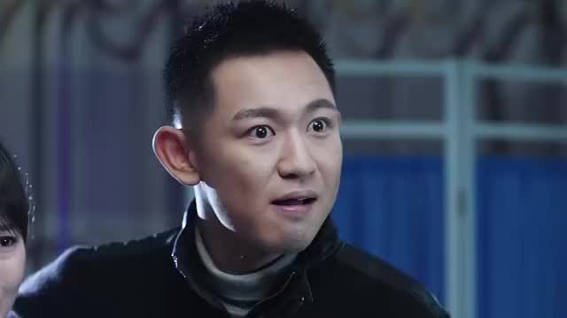 急诊科医生:刘凯到医院偷药拿给郑伟,不巧护士来到药房