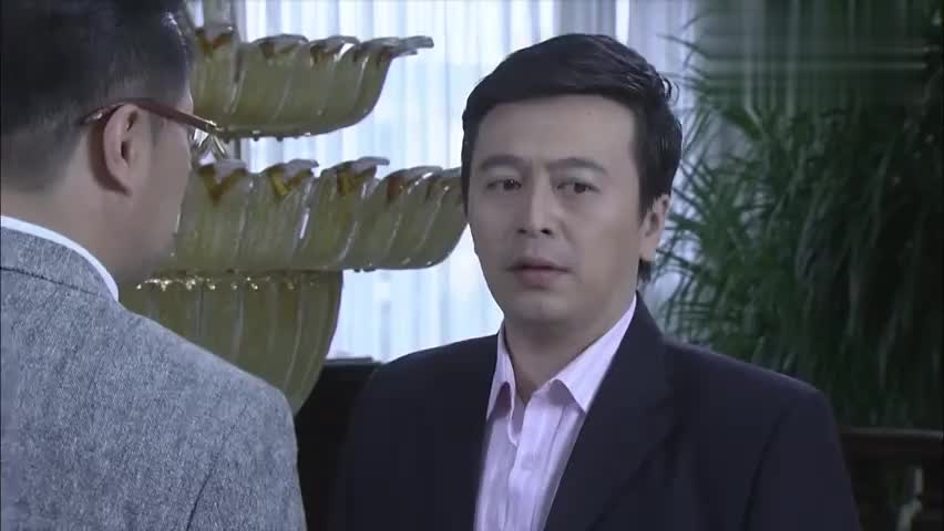 谎言背后:康保晶叫住了贾总,让他过来一下,莫名其妙的!