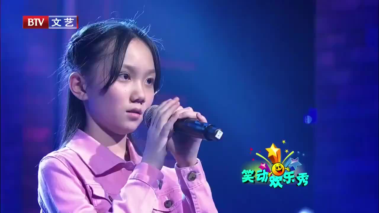 叮当组合激情演唱《一样的月光》引发观众共鸣