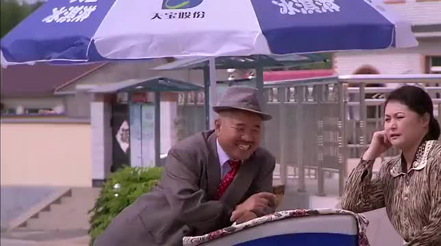乡村爱情:赵四家吃饭,大葱蘸酱,吃起来嘎嘣脆,太馋人了