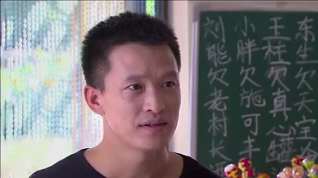 乡村爱情:赵四为了等电话,自己都撞脑袋上了,小梁给大脚送饭