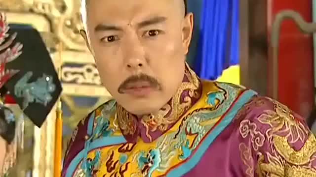 还珠格格:皇后正在伤心,见到了十二阿哥回来,紧紧抱住了儿子