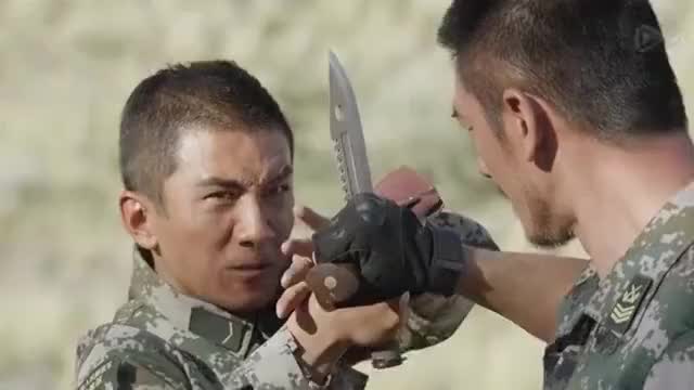 雪域雄鹰:荣宁开始苦练刀法,莫军与他比试间,教导他用刀的精髓