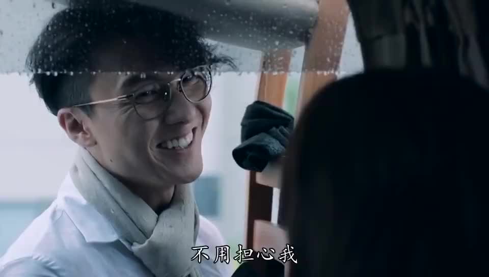 在tvb新剧中, @张振朗owen 一头白发十分抢眼