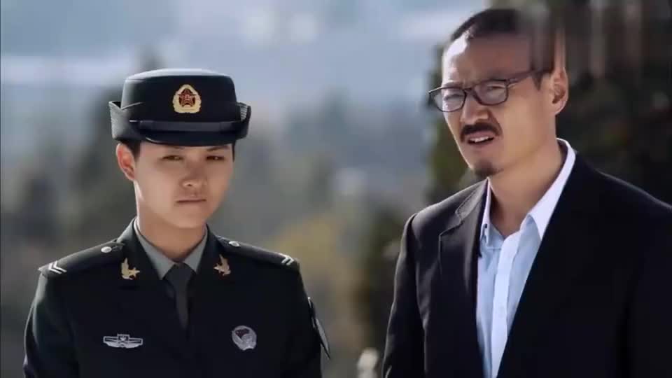 父亲不想女儿当特种兵,直接来找首长,首长竟是她老婆