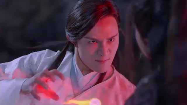 白谷逸怒骂英奇逞能,保护不了任何人,不配拥有铸雪神光剑!