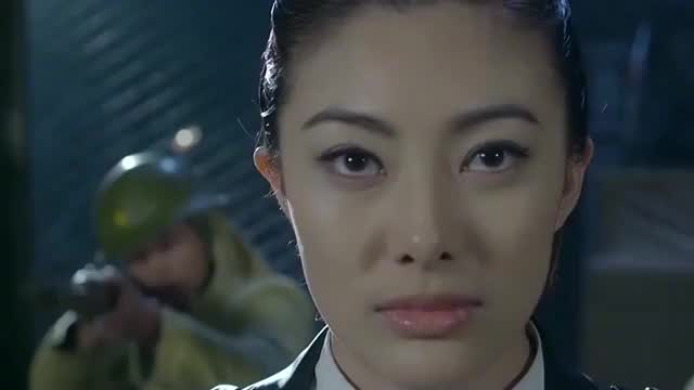 野山鹰:海棠小组救人遭遇空城计,不料直接被樱花小组毒气弹攻击