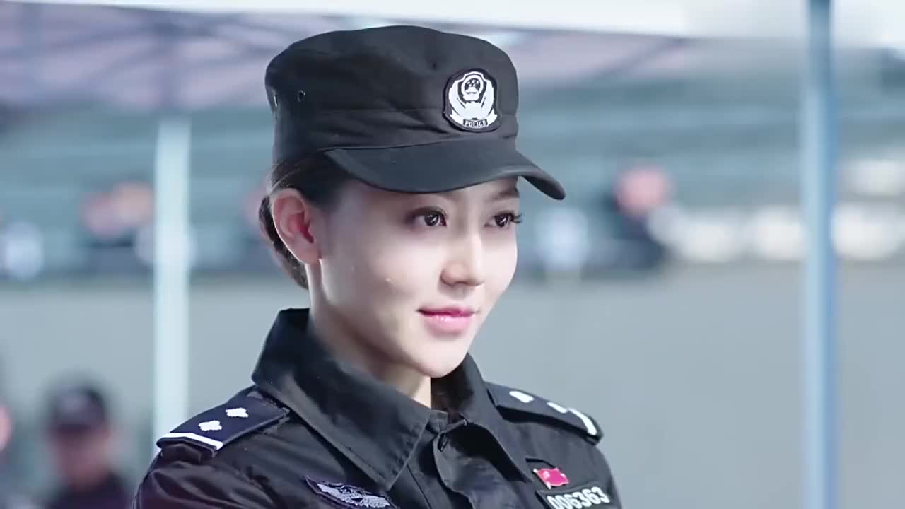 美女警花被分到派出所,所长见警花太漂亮,竟然瞬间就不想要了