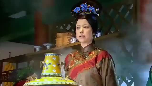 还珠格格:桂嬷嬷给紫薇介绍御膳房,让紫薇做大酱,清洗瓦翁