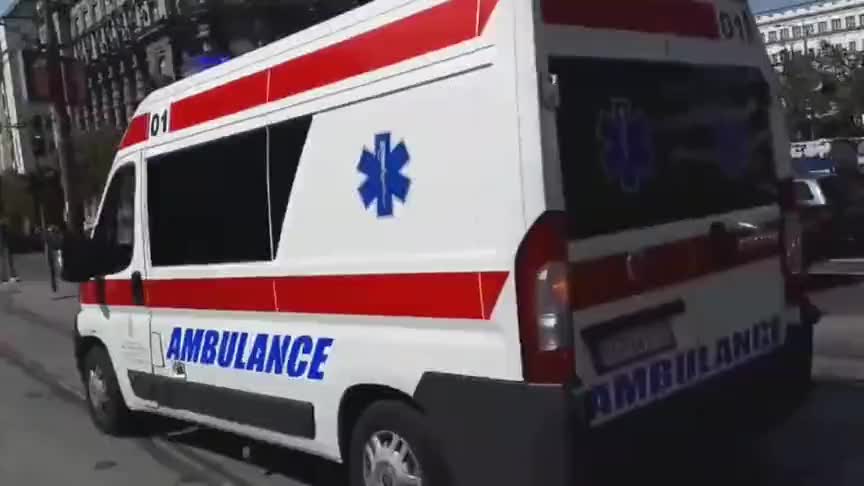 塞尔维亚救护车使用中国产警笛,切换多种声音喊话出动1