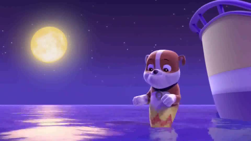 汪汪队:狗狗再次变人鱼狗,一起在海上打排球,还用大珍珠打呢!