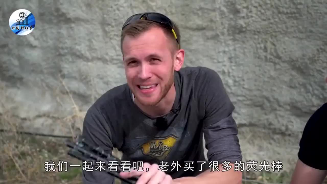 创意汇演 荧光棒摆出地图