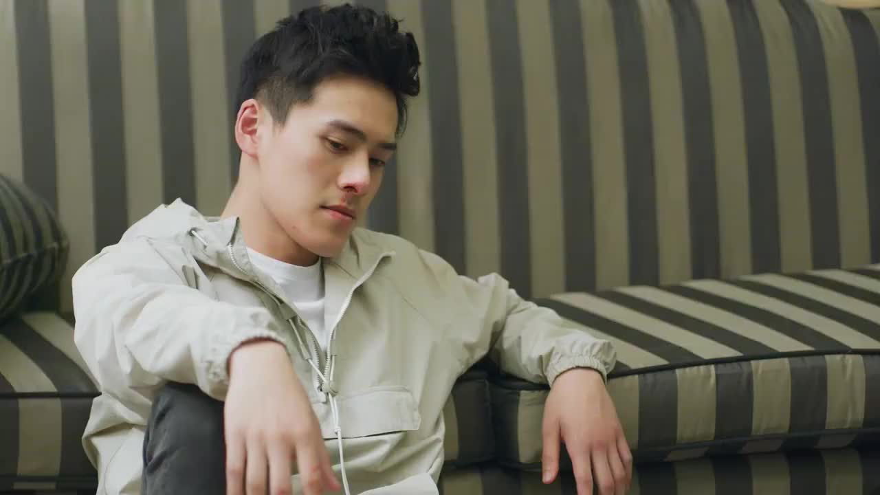 同学两亿岁:哥哥主动要求挨打,被妹妹打却不知道