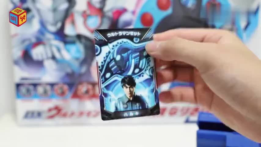 泽塔奥特曼:泽塔变身贝塔形态,从雷德王脚下救走小男孩