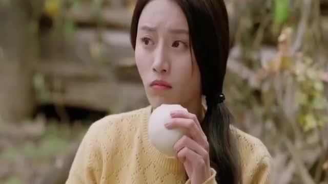 恶婆婆把珊珊当品如欺负,珊珊直接摔筷子,把饭倒在地上