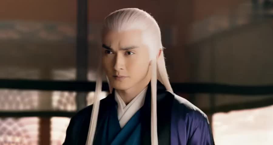 帝君看见司命抱着凤九,脸上一脸醋意,帝君看来你挺喜欢这狐狸