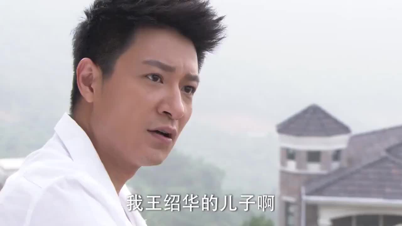 经过一段时间的相处,英杰越来越喜欢敏君,抱着敏君在她怀里撒娇