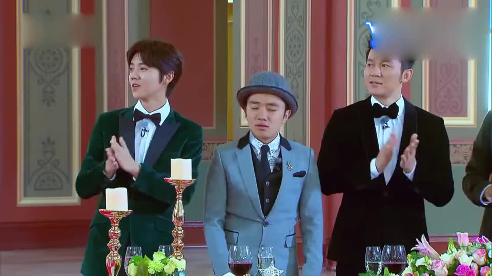 兄弟团变身葫芦娃,王祖蓝喝泳池水一秒变水娃,笑翻鹿晗