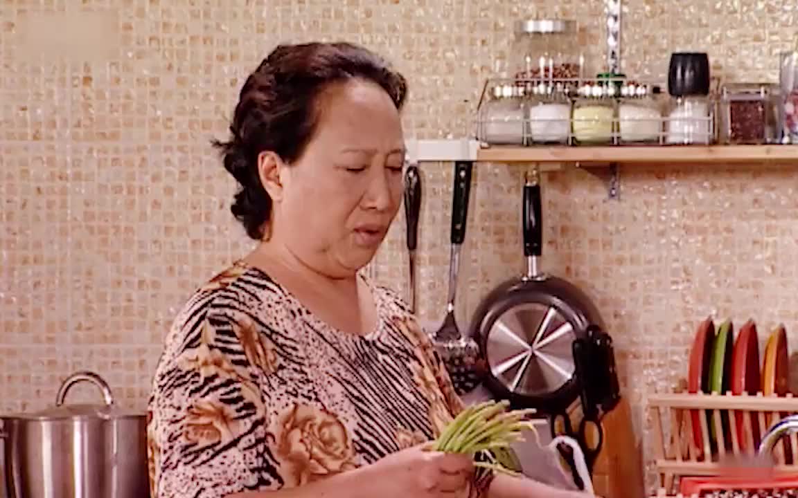 家有儿女:小雨爷爷提倡节约用水,刘星姥姥极力反对,全家意见不