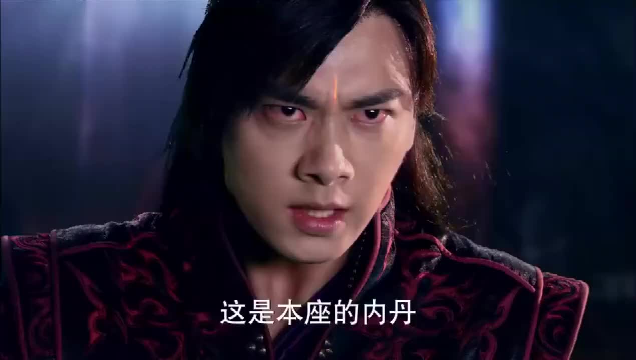 芙蕖对屠苏好,陵端嫉妒恶言相向大骂怪物,结果激发屠苏的煞气