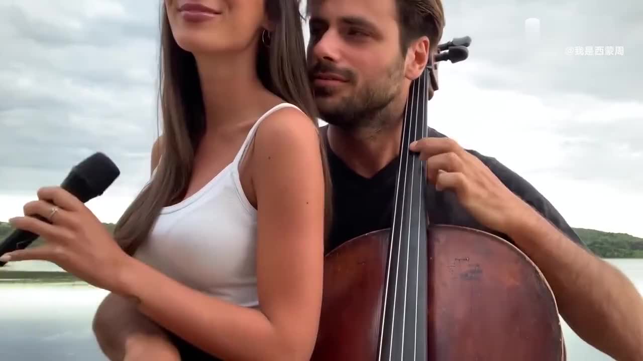 白大胖上来就要抱摔克罗地亚战警,反遭一击顶膝倒地不起