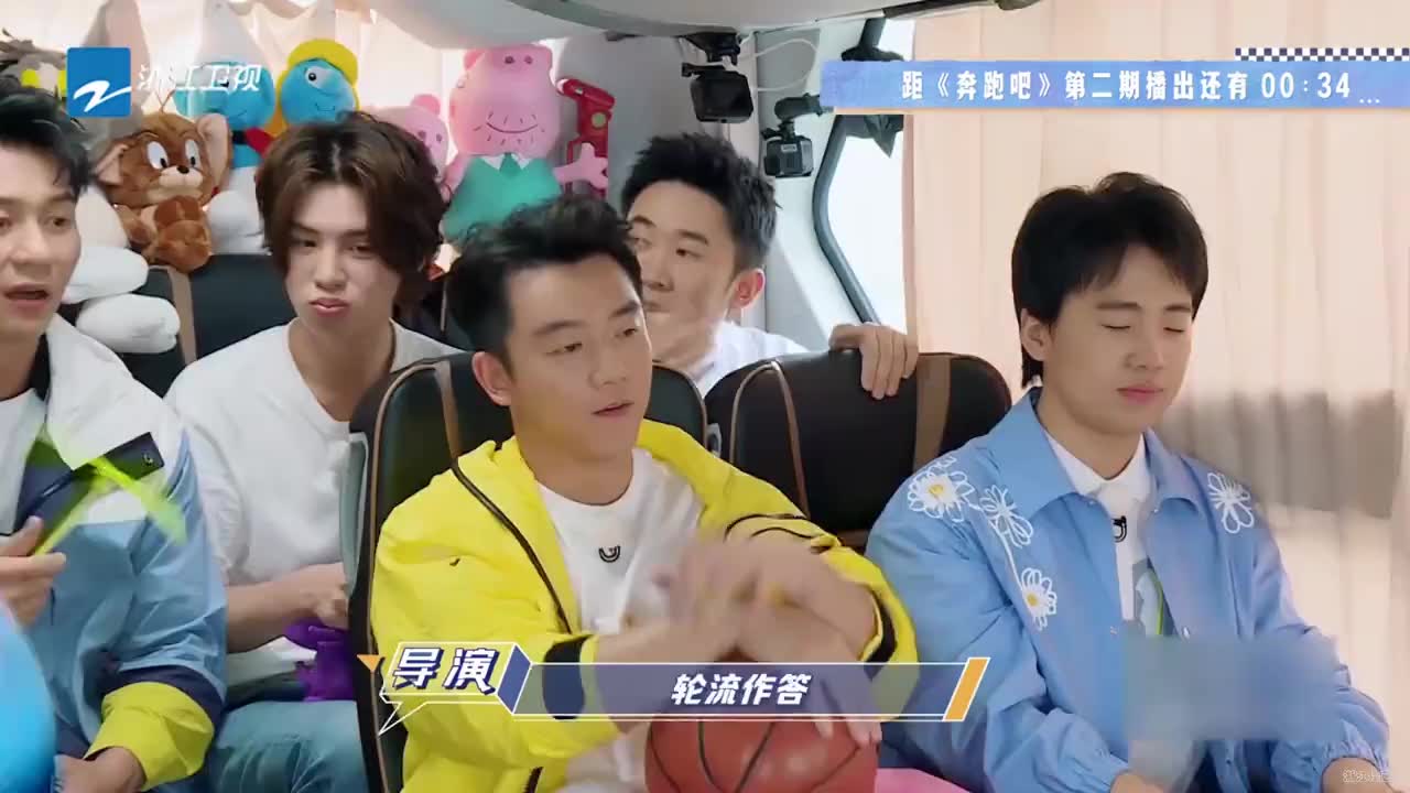 兄弟团年龄跨度太大,蔡徐坤贾斯汀唱的歌,李晨满脸问号!