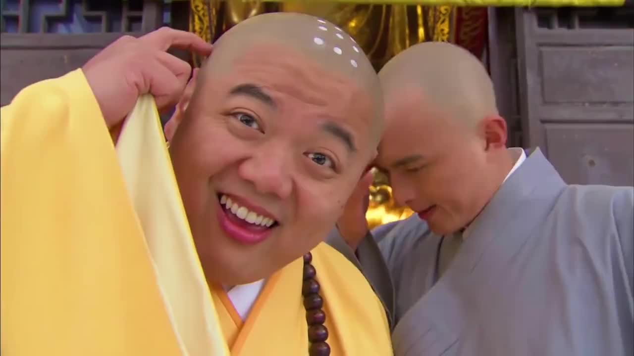 活佛济公:广亮必清睡死了,济公将鞋子一脱,他们立马被臭醒了