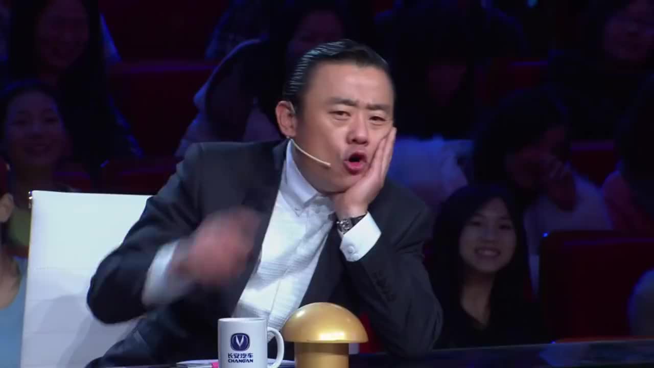 出彩中国人:归国杂技情侣上出彩表演杂技舞蹈,范冰冰竖起了拇指