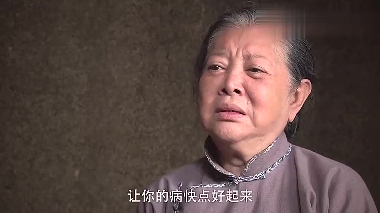 江天昊背着舅舅,来领自己的手机,美女外婆都来了