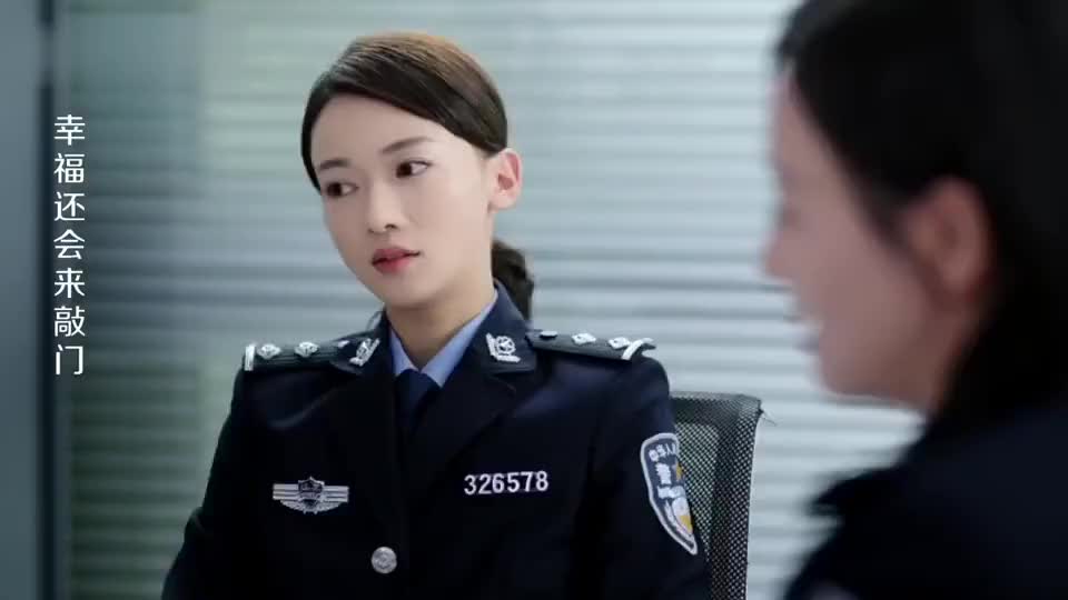 蛮横警察拘留大叔,不料大叔身份不一般,书记都对他尊敬有加