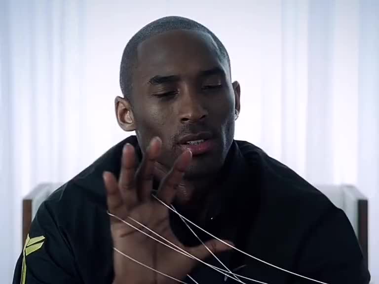 寸头,带耳钉的科比太帅了!