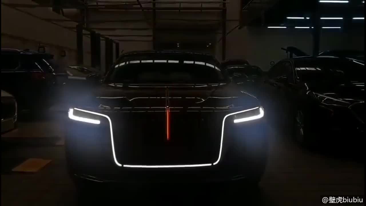 国产豪车红旗h9,打开车灯那一刻,所有车都靠边站