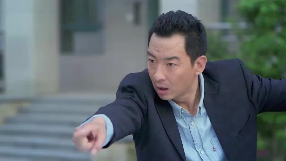 爸爸是条龙:妈妈要出差把儿子托付给别人,儿子:家长也可以代理