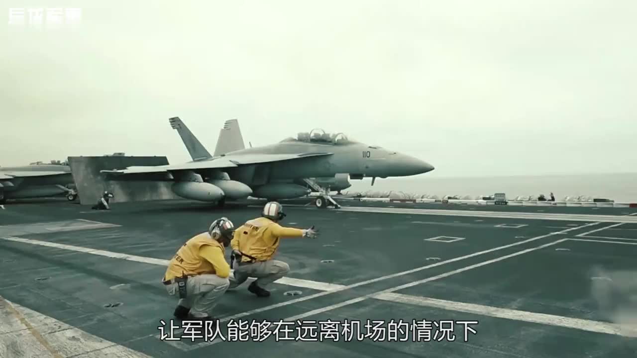 美剧《高堡奇人》片段:日本大和号战列舰和航母驶过金门大桥